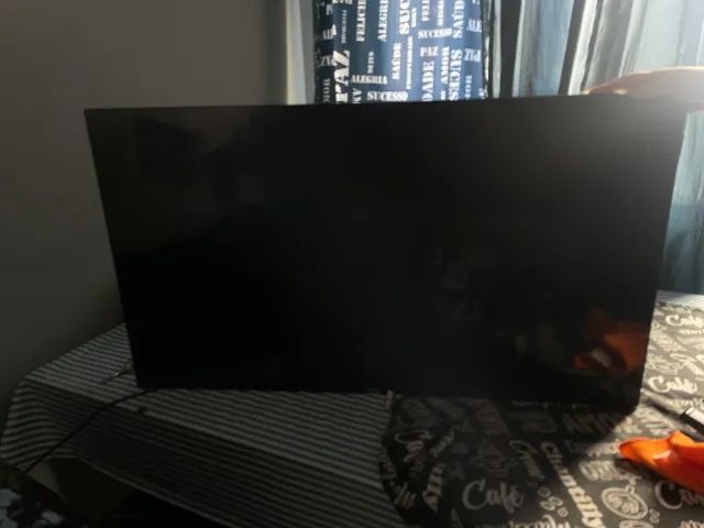 Smart TV TCL 40S5K, 40 polegadas, painel QLED, Full HD (1920x1080). Modelo 2025, em estado