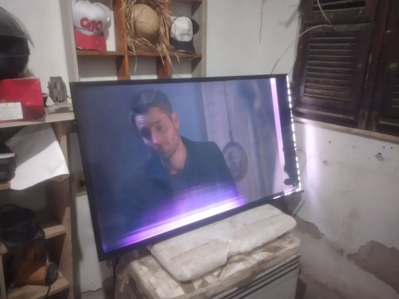 TV Samsung de 48 polegadas levou uma queda para tirar a peça - Foto 3