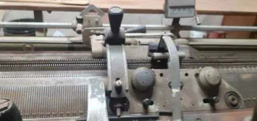 Maquina trico coppo n,7 ,precisa manutenção, valor $ 1000,00 - Foto 5