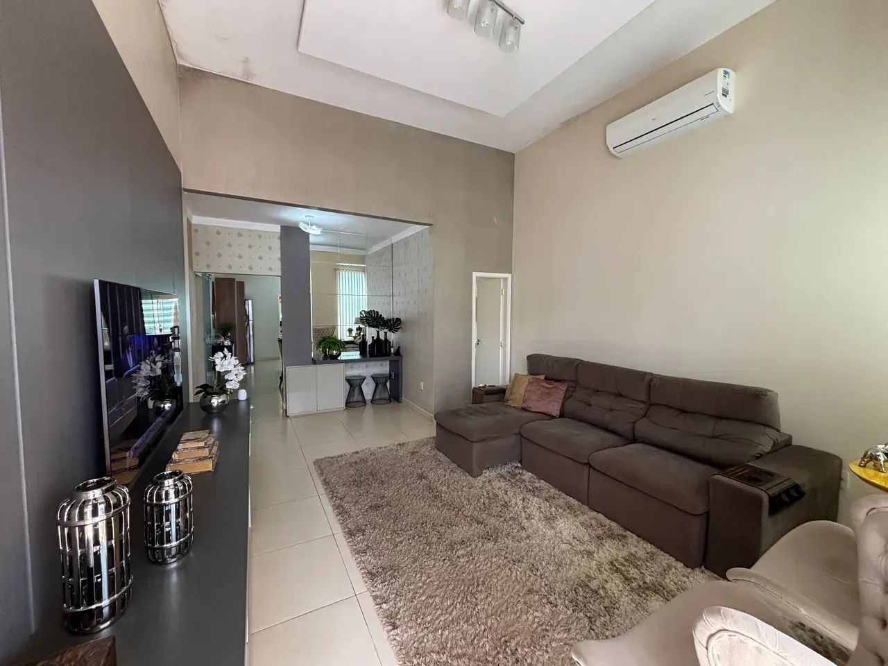 Casa completa e funcional, varanda gourmet e sistema fotovoltaico em JD Botanico
