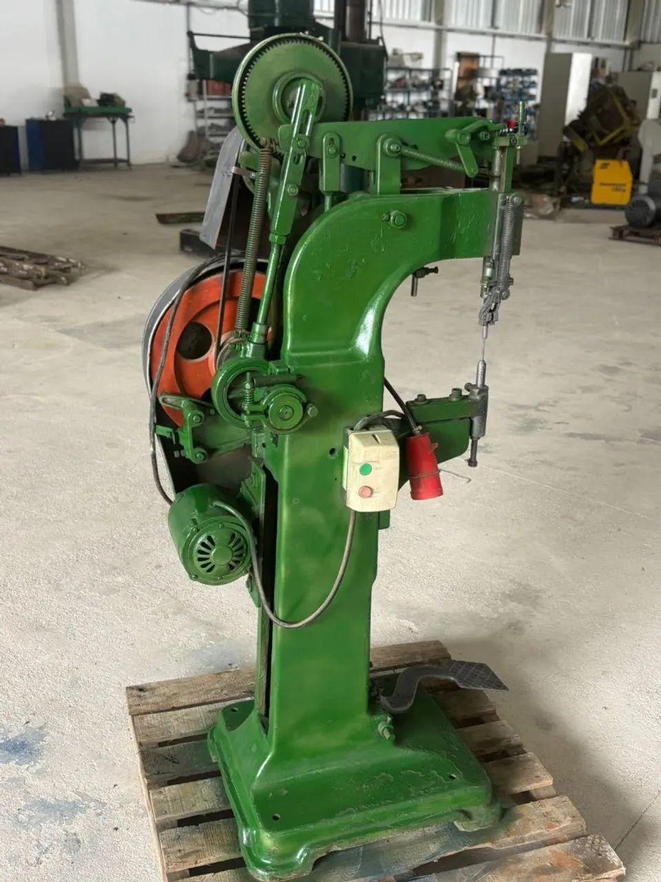 Rebitadeira mecânica industrial 