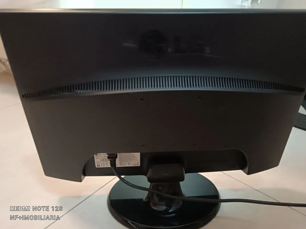 Monitor LG Flatron 23- Funciona, porém com mancha na tela (leia) - Foto 2