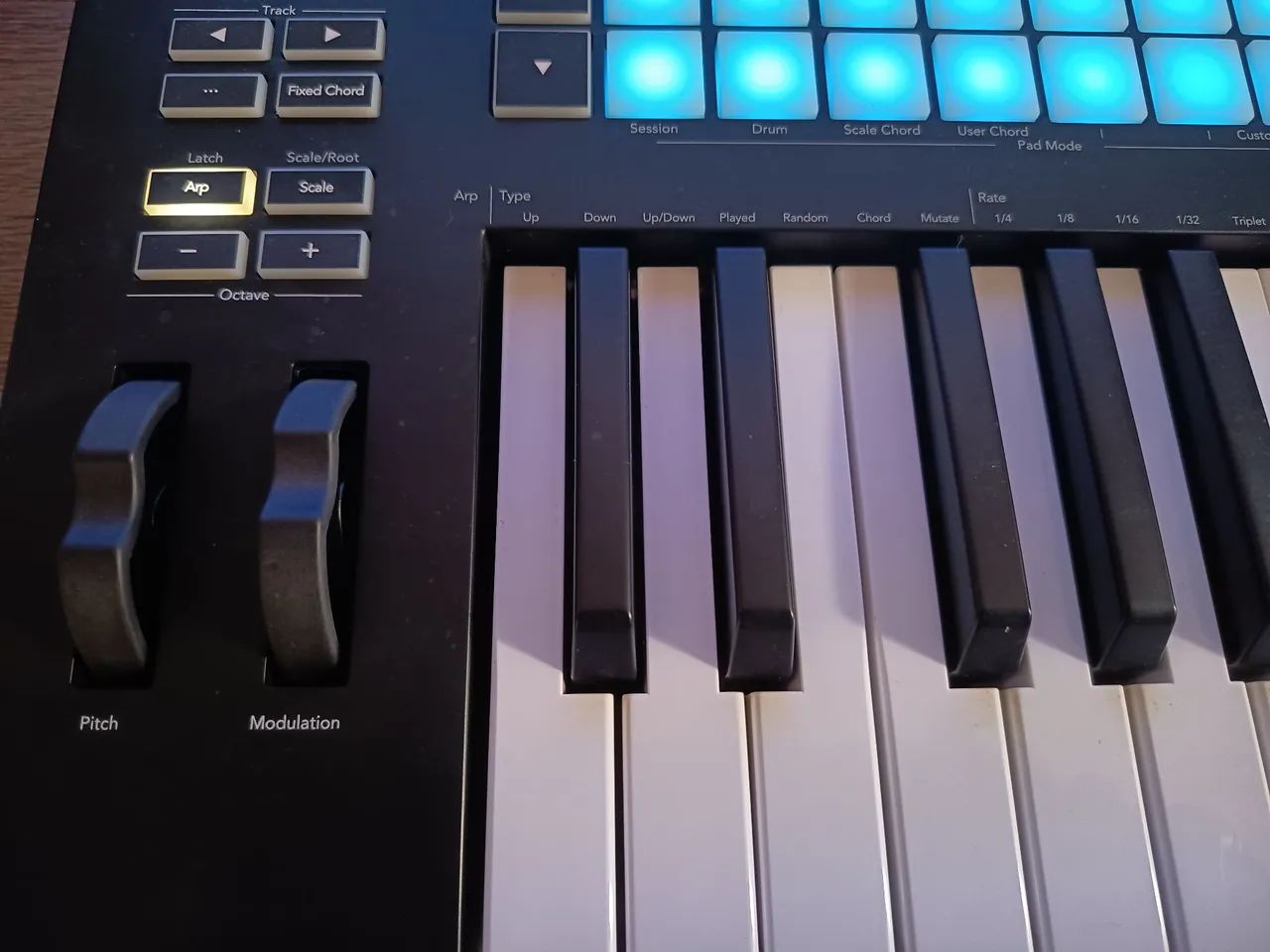 Novation Launchkey25 na caixa pouco uso. - Foto 4