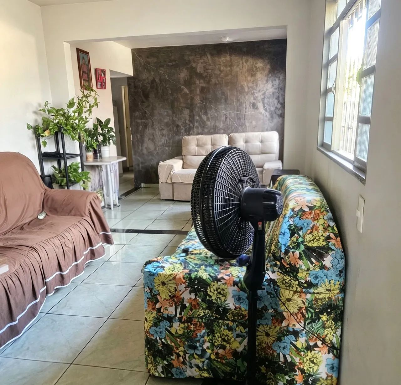 Duas casas e um cômodo comercial - Foto 2