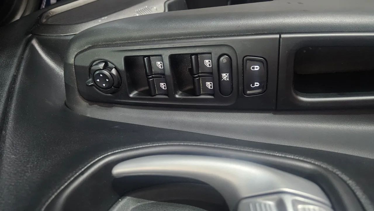 Jeep Renegade Long. T270 1.3 TB 4x2 Flex Aut., foto 12 de 20