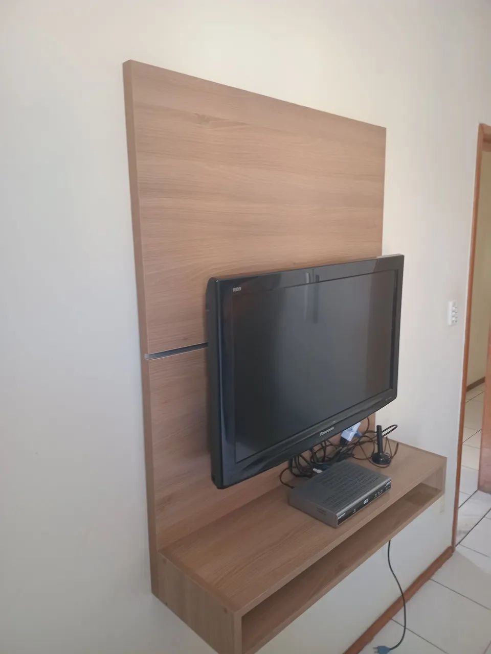 Painel com TV de 32 e conversor digital  - Foto 3