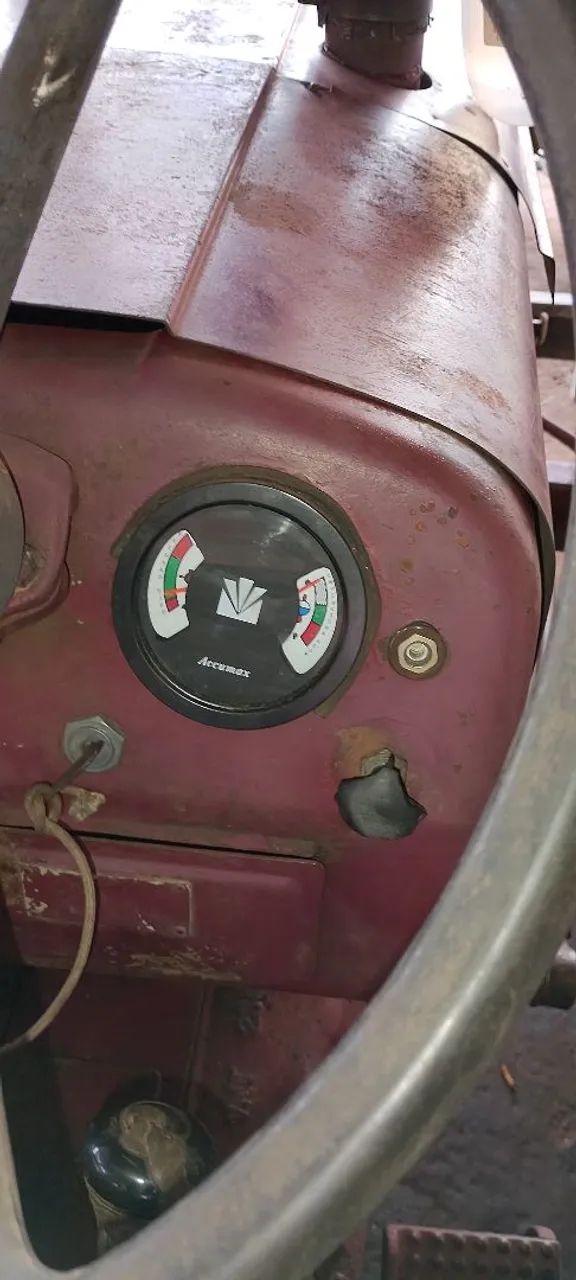 Trator Valmet 60id ano 67 com todos implementos  - Foto 4