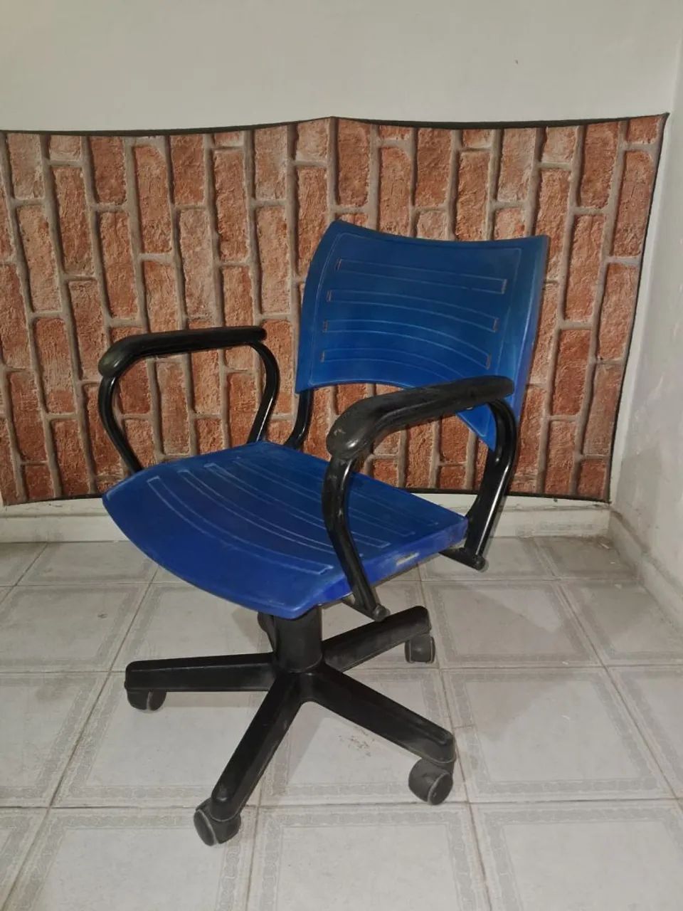 Mesa e cadeira de escritório - Foto 3