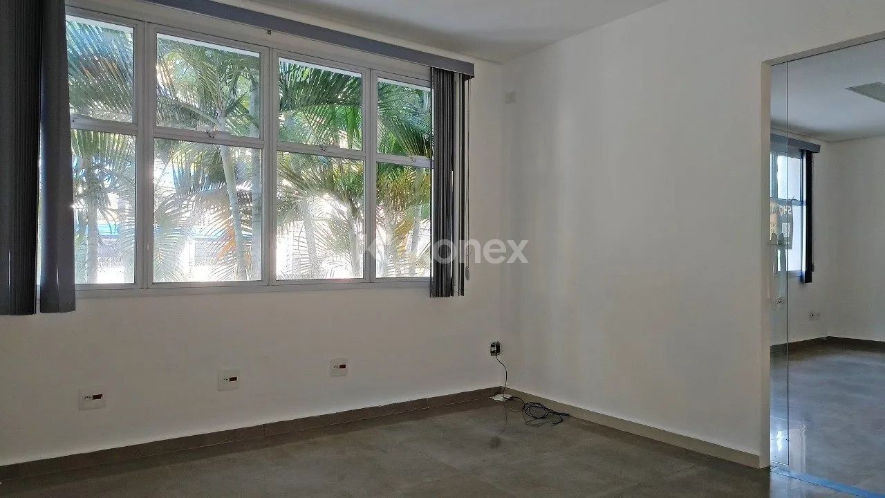Casa Comercial noPacaembu com 330 m² e 4 vagas