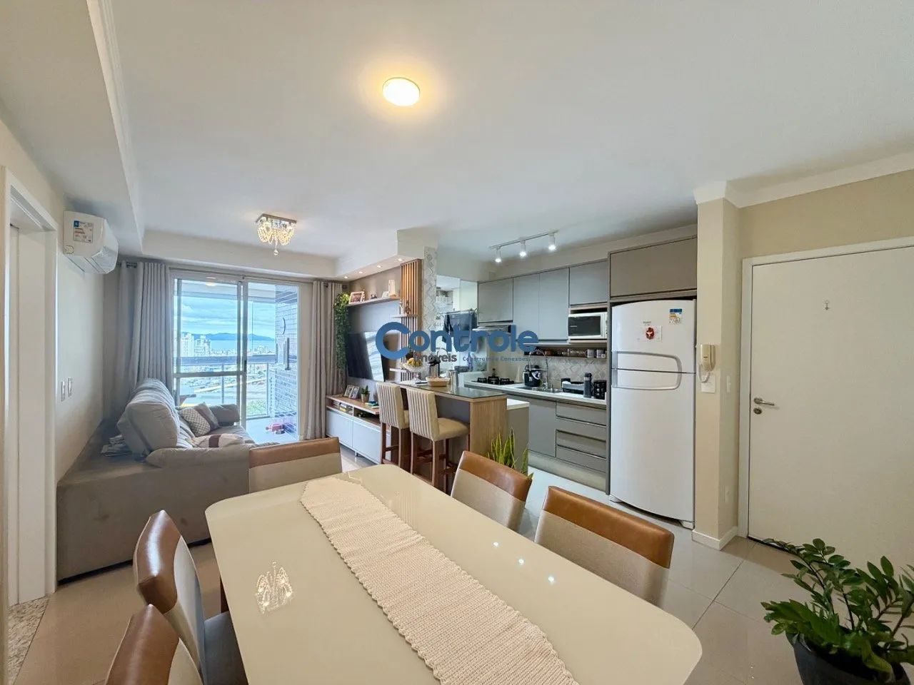 Apartamento com 03 dormitórios no bairro Roçado, em São José/SC!