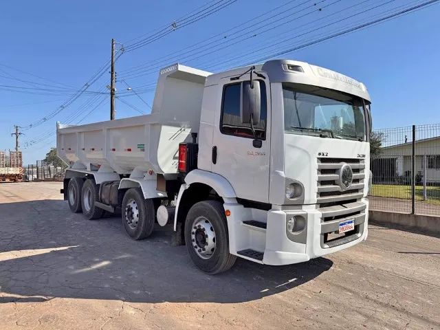 Caminhão 24250 Caçamba