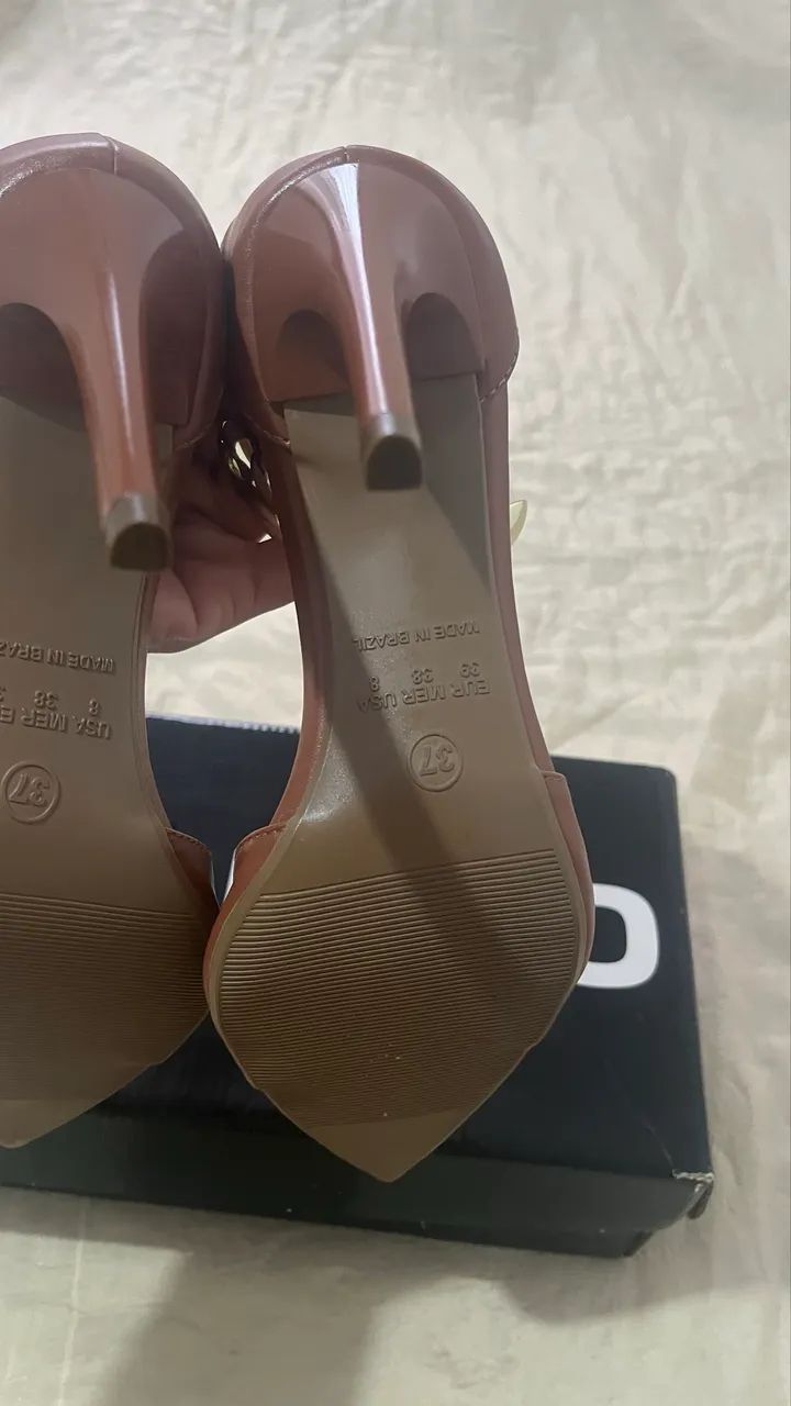 Sandália cor caramelo com detalhe dourado NOVA!!!!* - Foto 3
