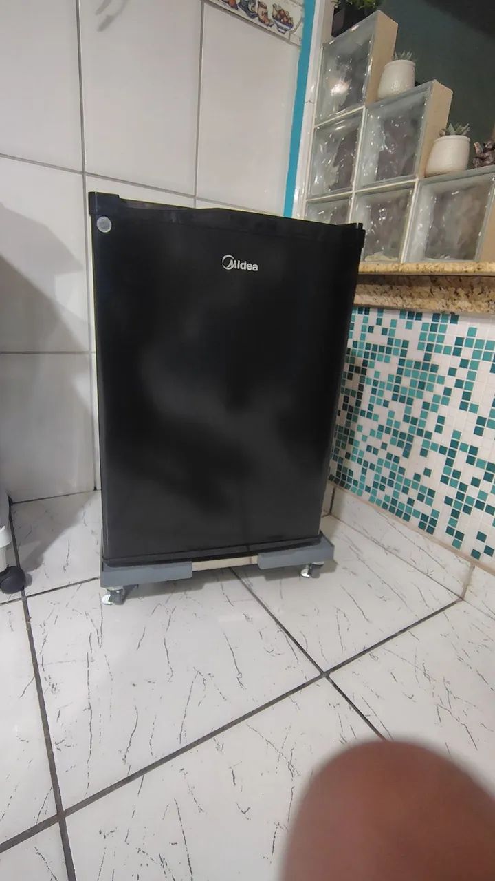 Frigobar Midea 