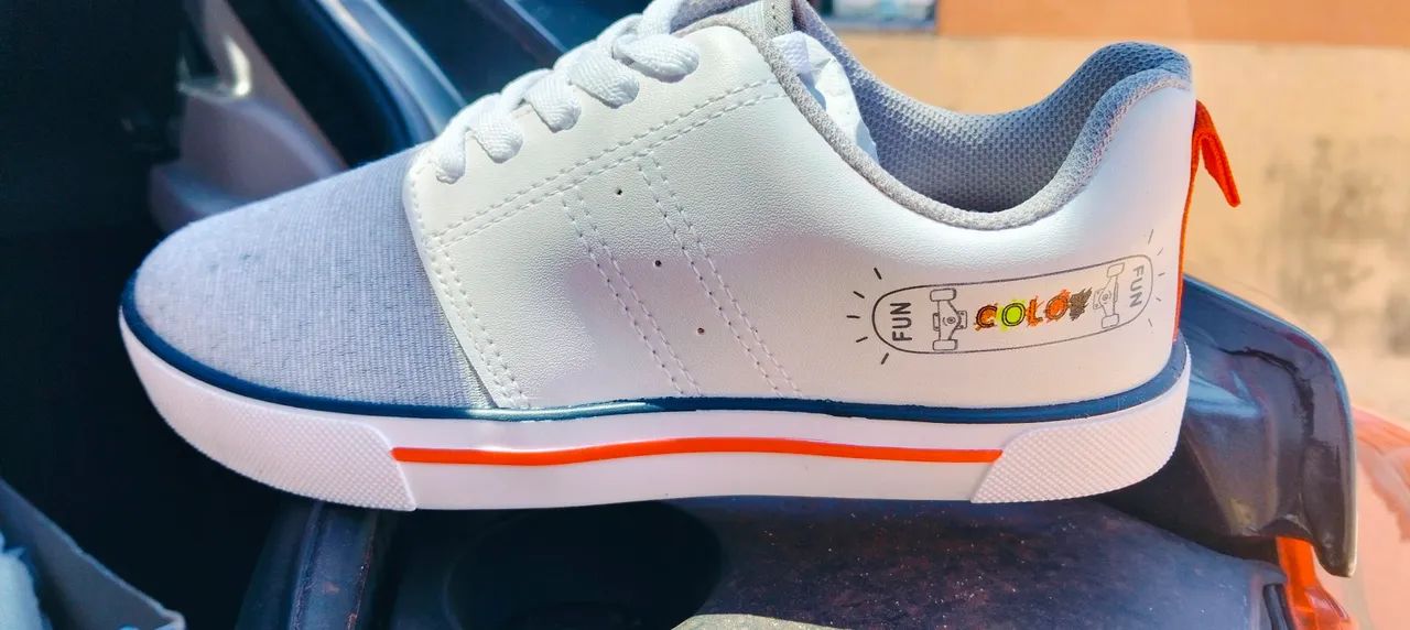 Sapatos infantis novos 
