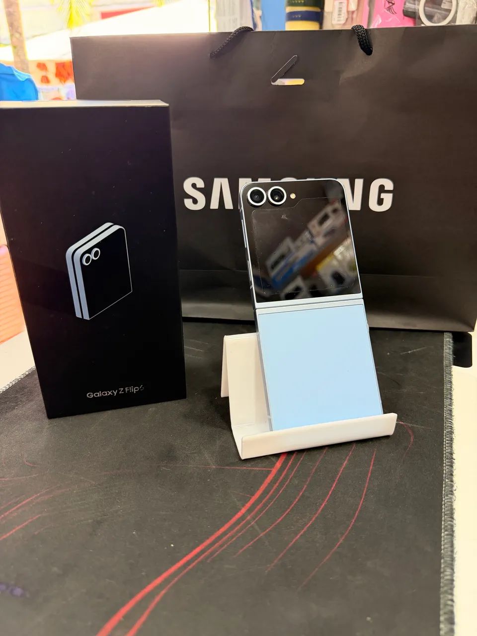 Samsung Galaxy Z Flip 6 - 512GB - Foto 3