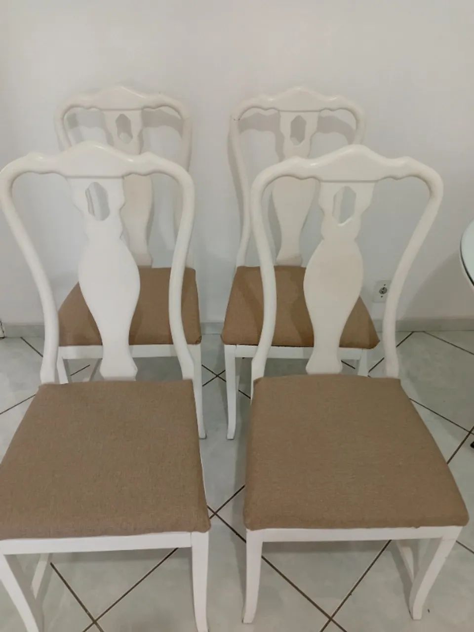 Jogo de Mesa com 4 Cadeiras- Antiguidade Rara! - Foto 2