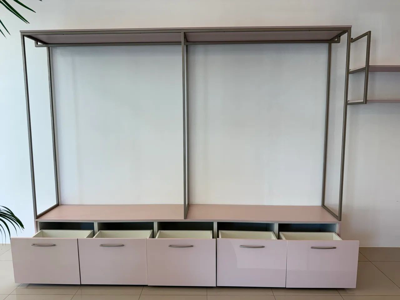 Móveis elegantes para sua loja ou closet