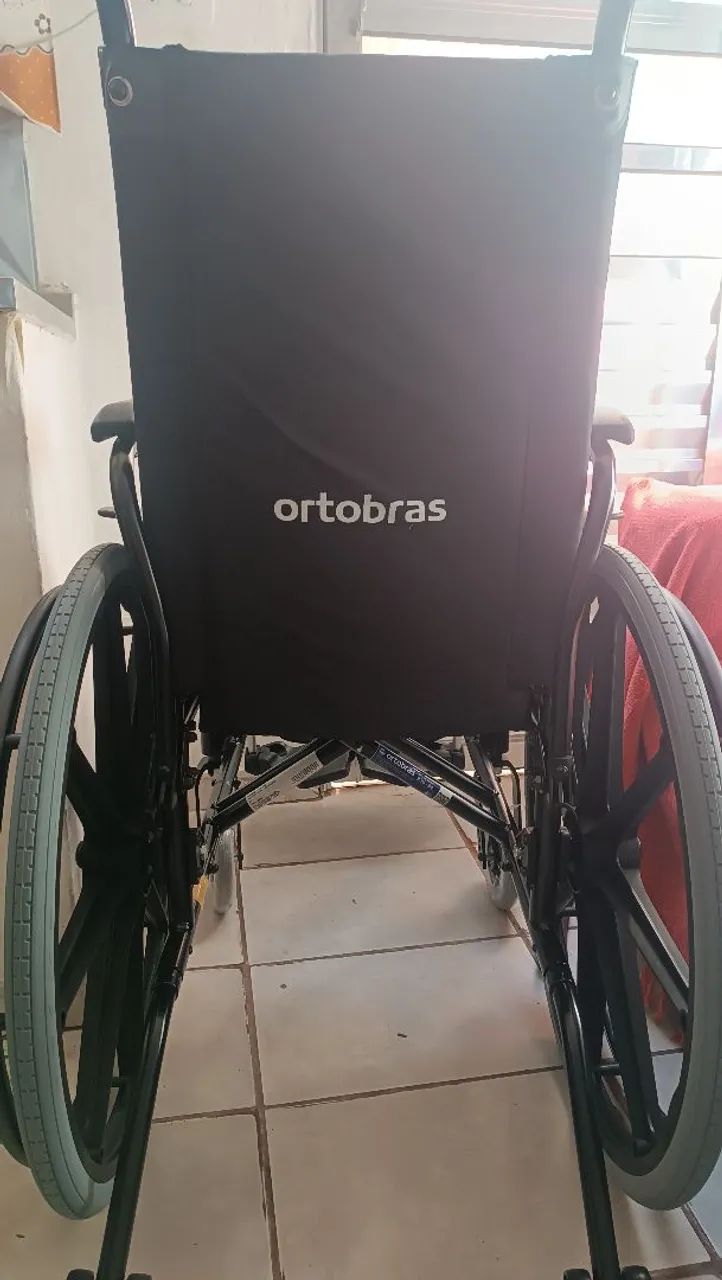 Cadeira de rodas nova