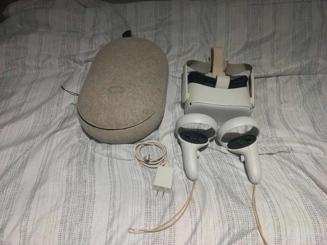 Oculus Quest 2 128GB + Case 
