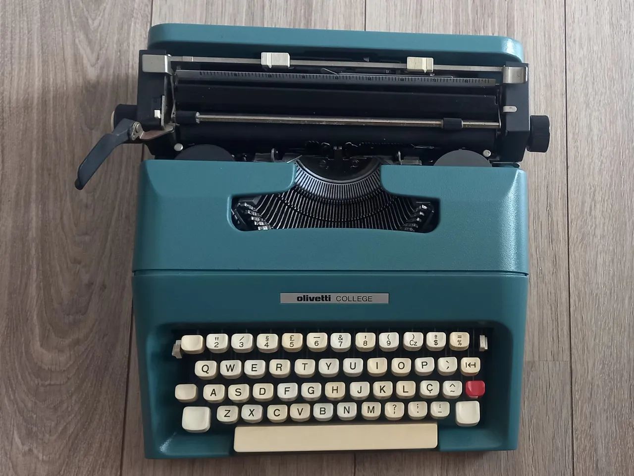 Máquina datilografica Olivetti College 
