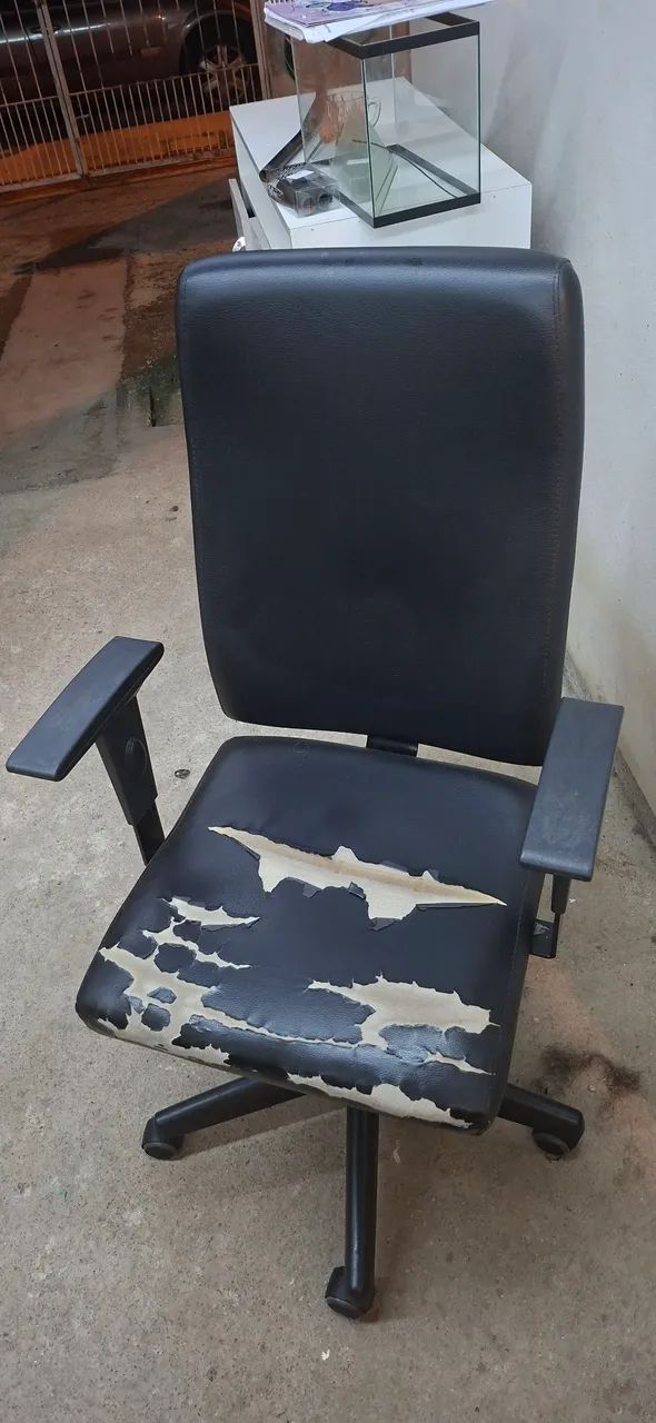 Cadeira para escritório semi-nova