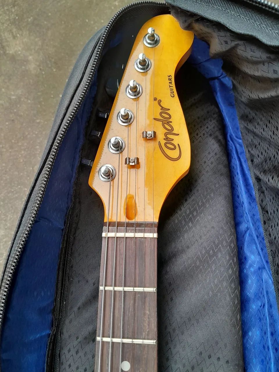 GUITARRA CONDOR BASIC LINE STRATOCASTER RX-20S MARBLE DESIGN + CAPA