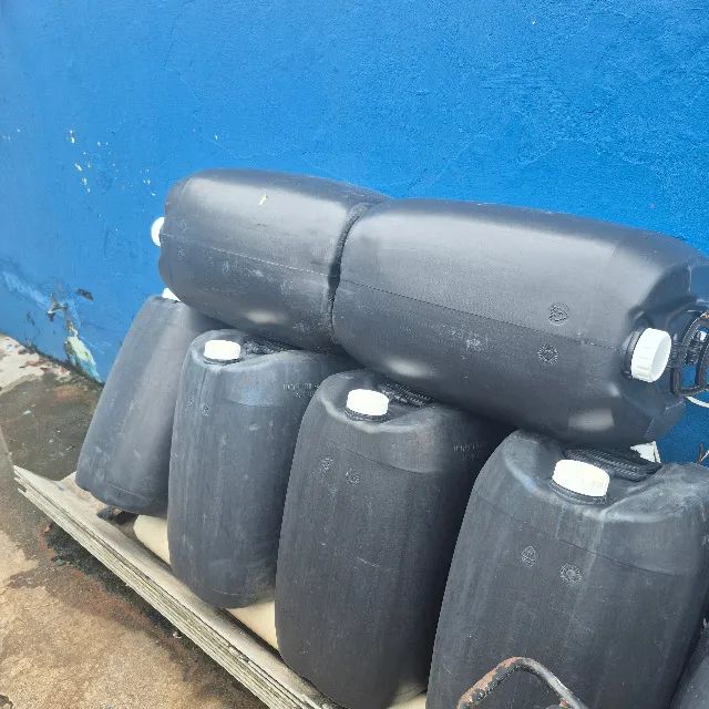 Vendo Bombonas (galões) de 50 litros vazios. - Foto 3