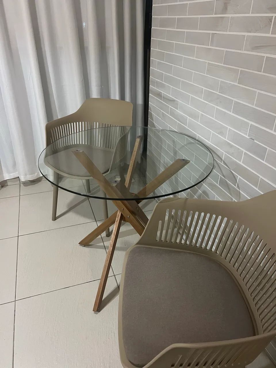 60% Off: 2 Cadeiras com braços - bege.