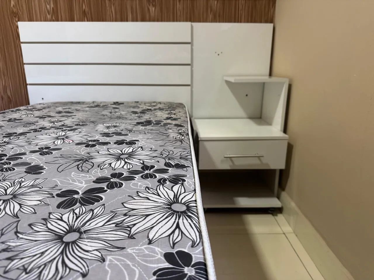 Vendo cama solteiro com painel e criado mudo  - Foto 4