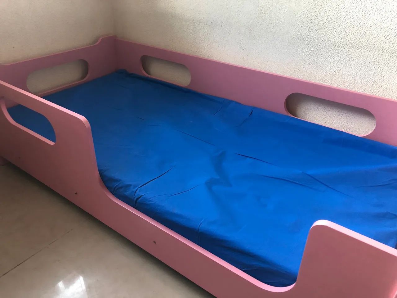 Cama infantil menina em MDF com colchão e capa.  - Foto 2
