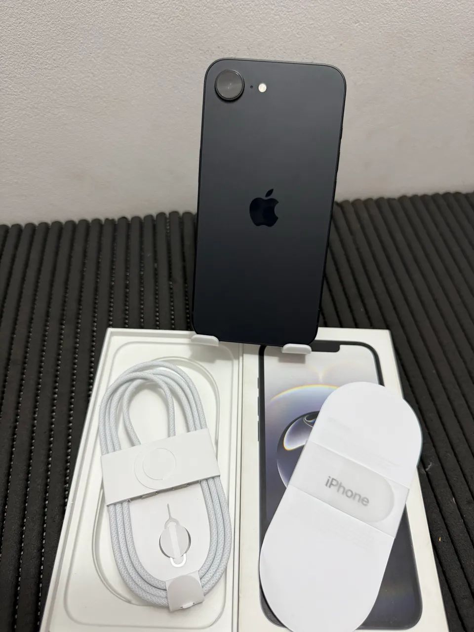 IPHONE 16E IMPECÁVEL  - Foto 3