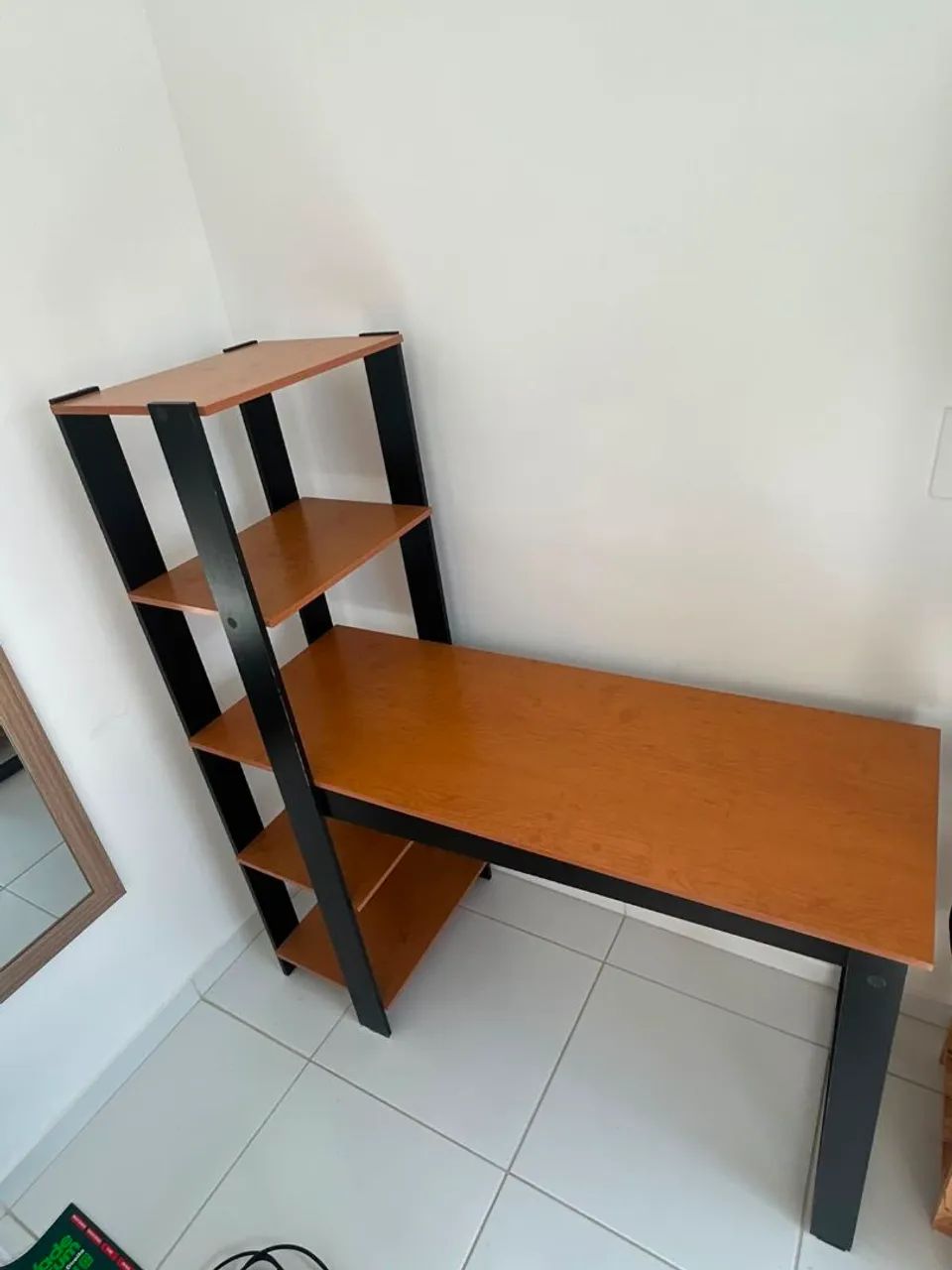 Mesa para estudos - Com divisórias. - Foto 2