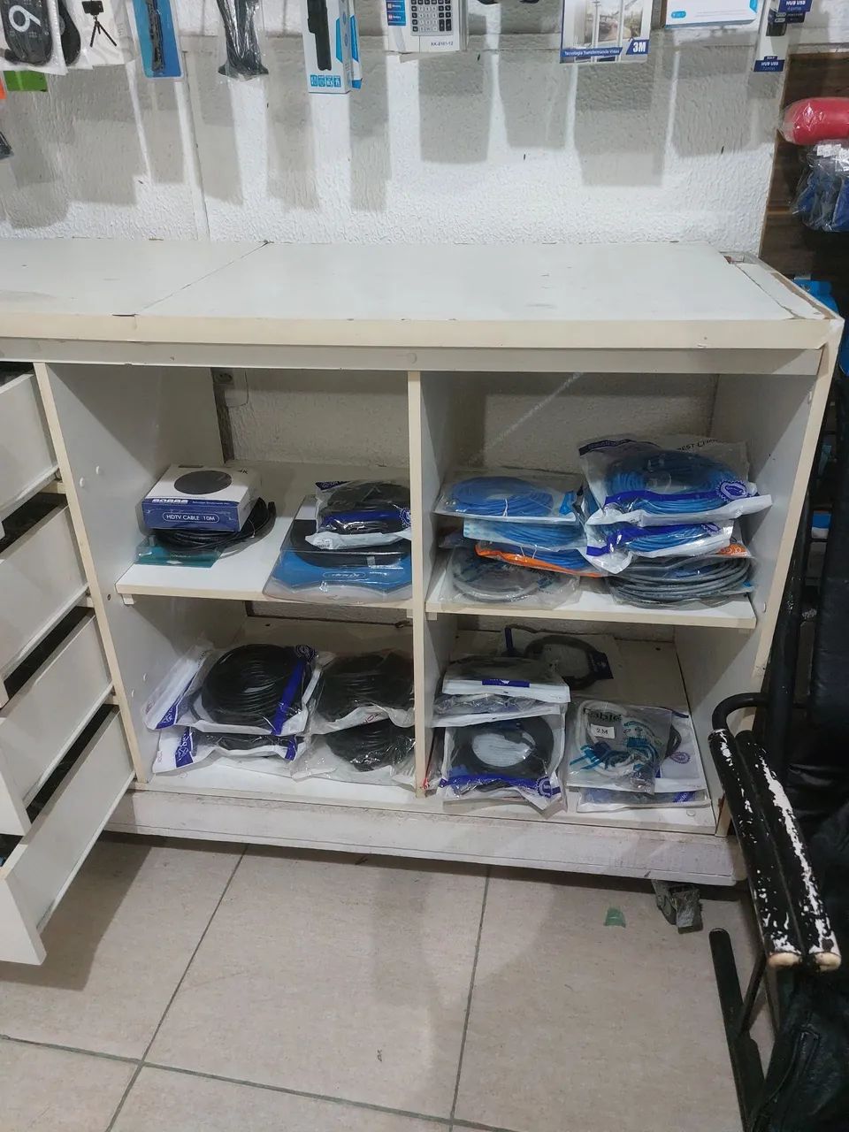 Balcão comercial em MDF branco para loja, escritório ou casa. - Foto 4