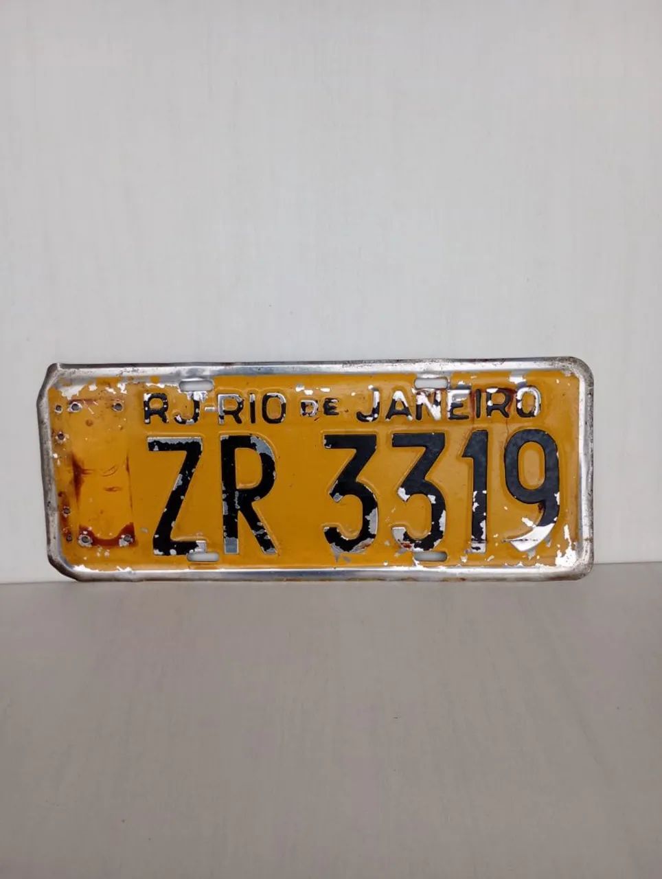 Placa amarela vintage 