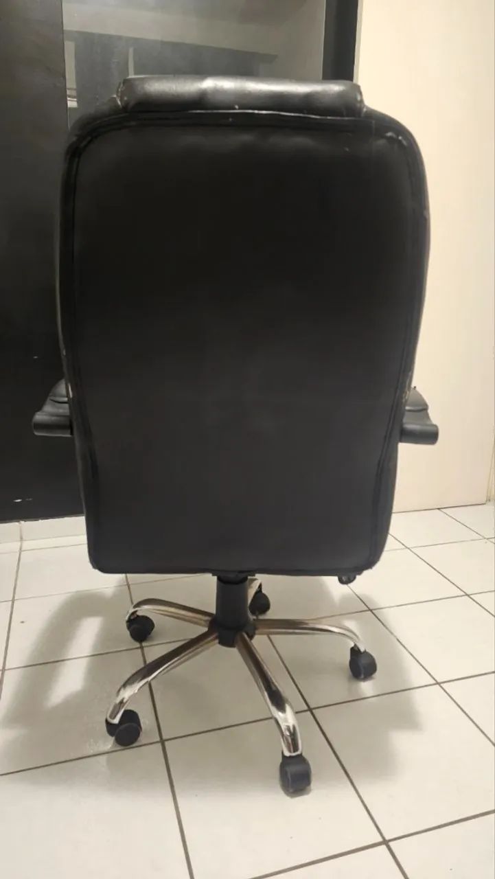 Cadeira de Escritório / Gamer Presidente Preta - Muito Confortável - Foto 3