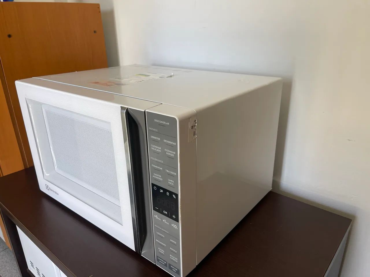 Micro ondas ME 36B eficiente 36 litros eletrolux branco 220 v - Foto 2