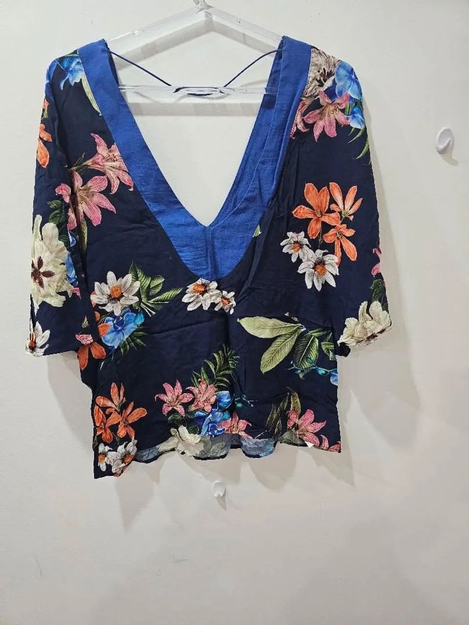 Blusa Fem. Azul Estampada c Flores Damiller P - Foto 2