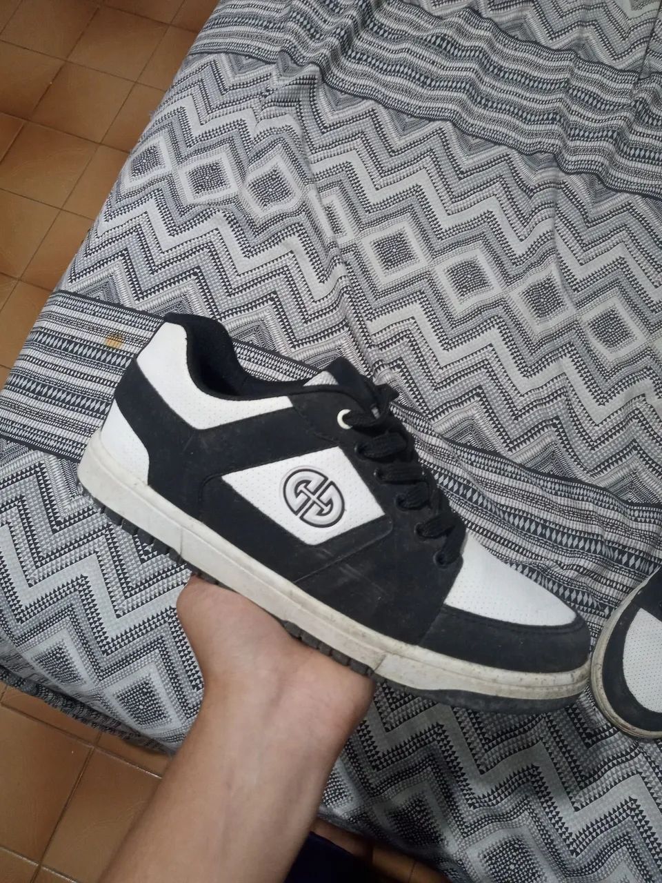 Tênis OLLIE  preto e branco  - Foto 4