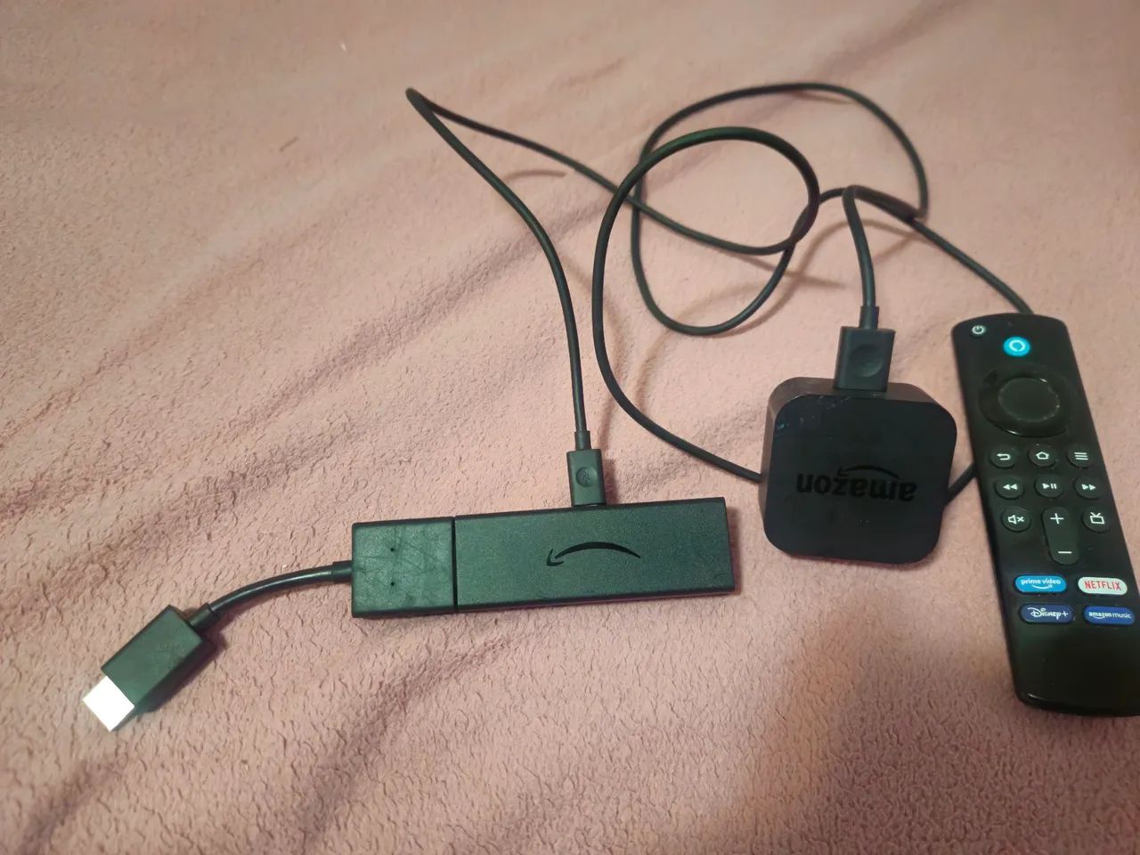 Fire TV Stick 3ª Geração (Full HD) - Controle com Comandos de TV