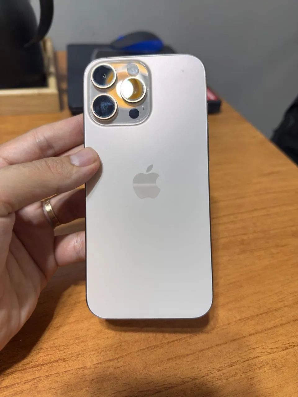 IPHONE 16 pro Max 256g dourado  - Foto 4