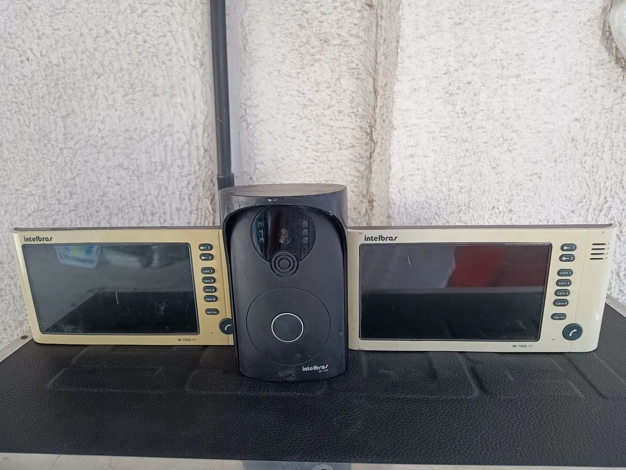 Vendo um kit vídeo porteiro Intelbras Iv 7000 Hf, com  dois  Monitores LCD 7 Polegadas. 