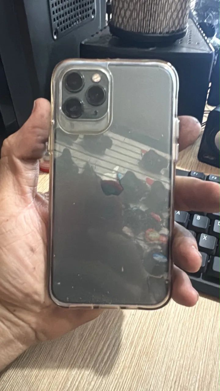 Vendo ou troco IPhone 11 Pro 256 GB - Foto 2