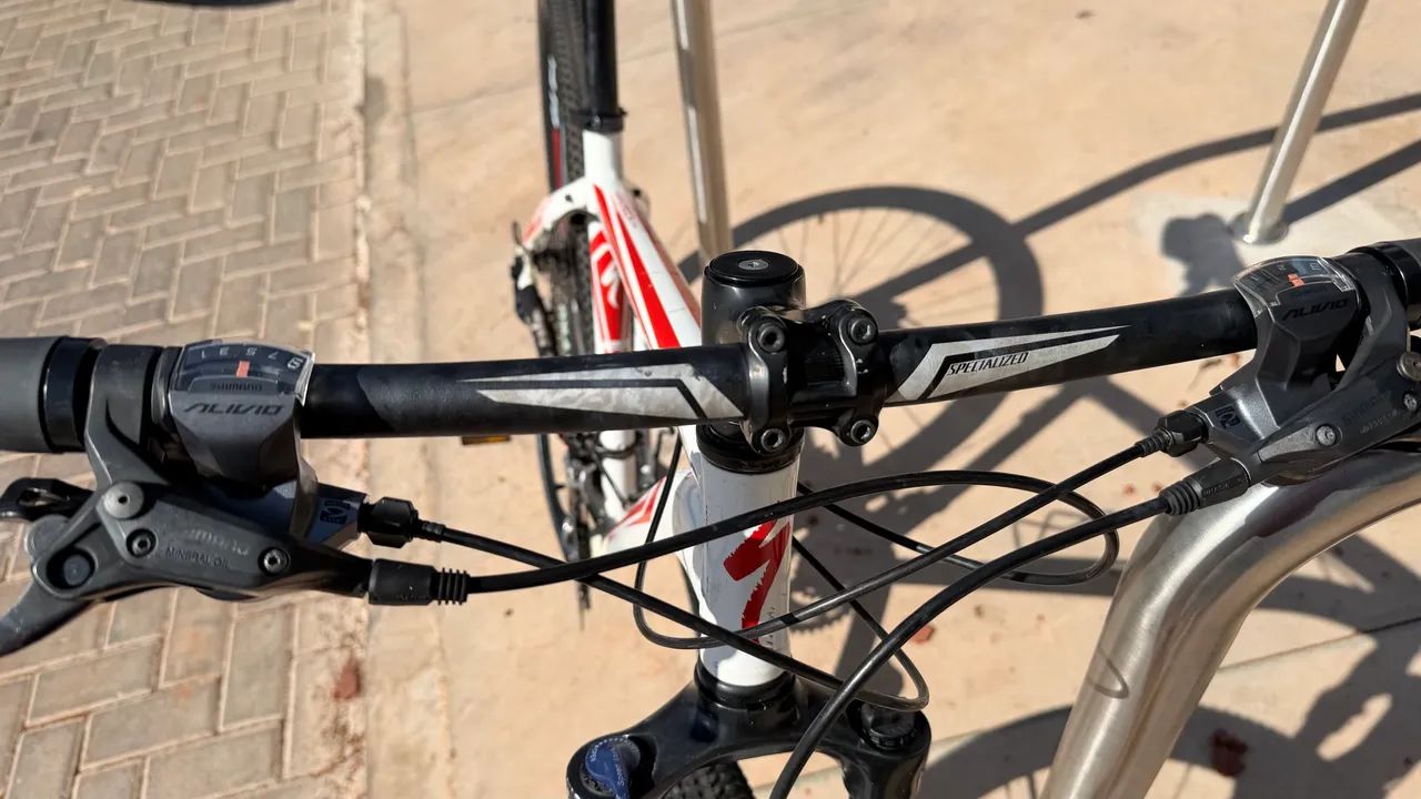 Bicicleta Specialized 29 Hardrock Shimano - Foto 4