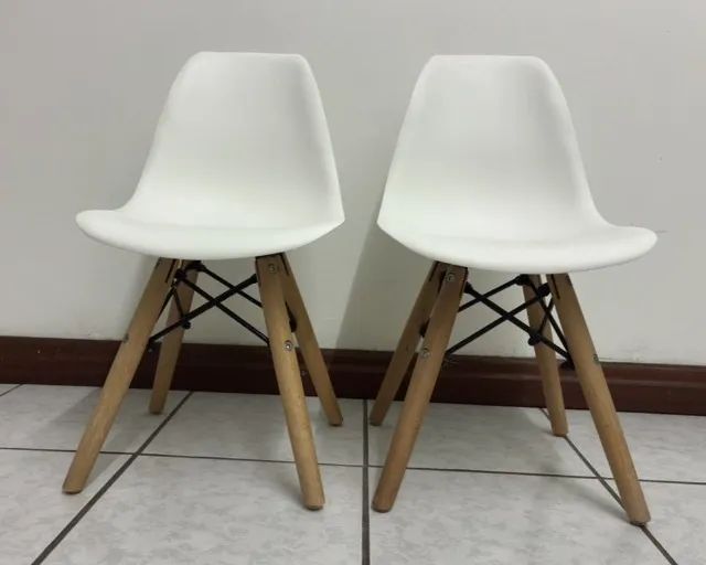 Mesa Infantil Branca com 2 cadeiras Charles Eames Eiffel - Foto 4