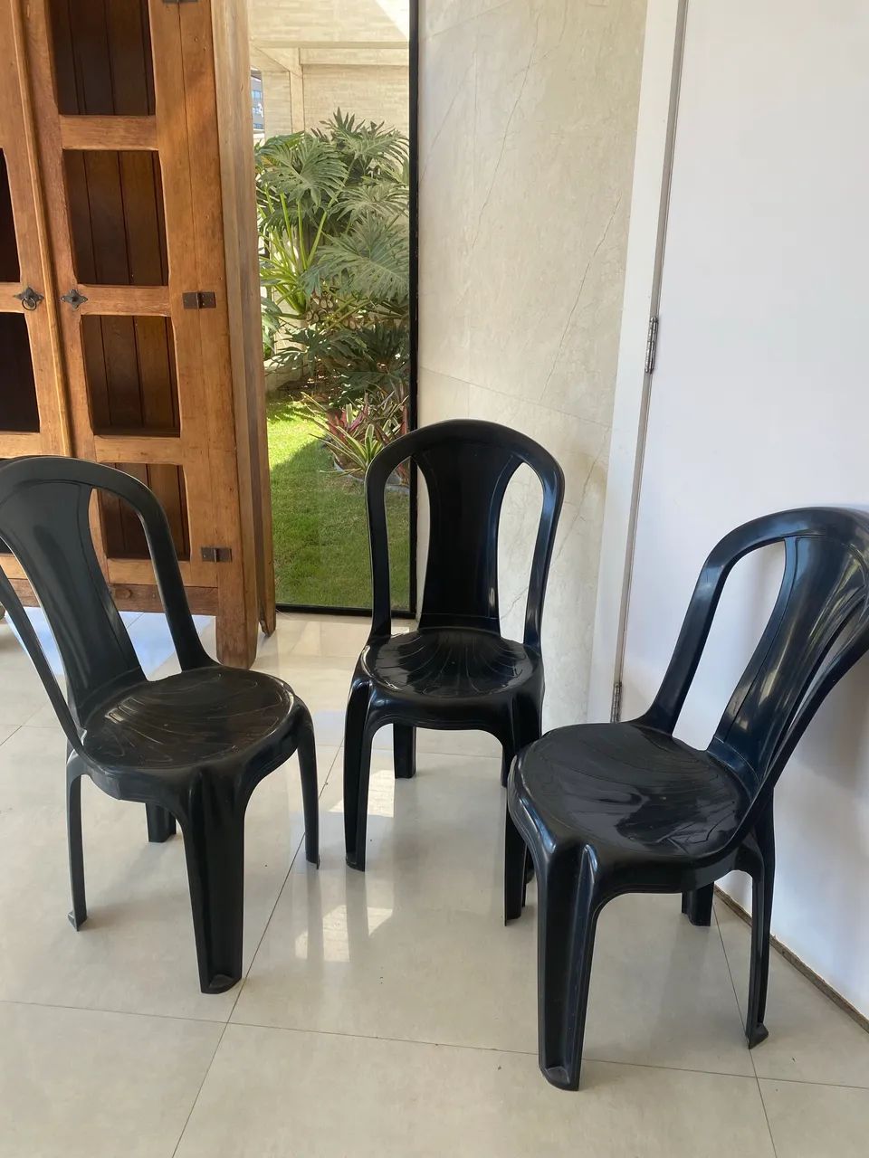 Cadeiras plástico preta 