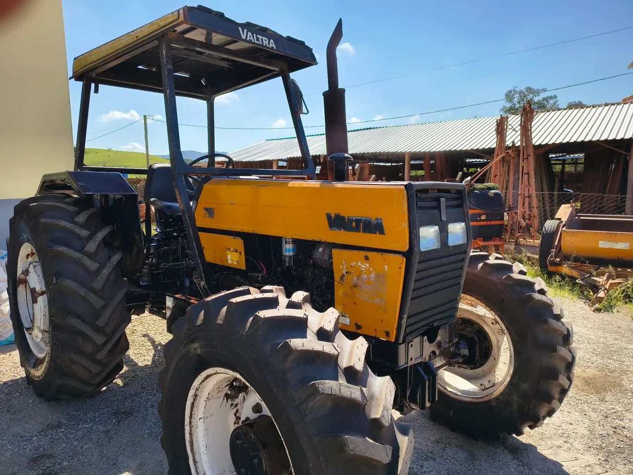 Trator VALTRA 785