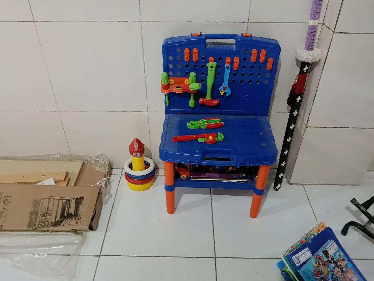 Mesa de ferramenta infantil 