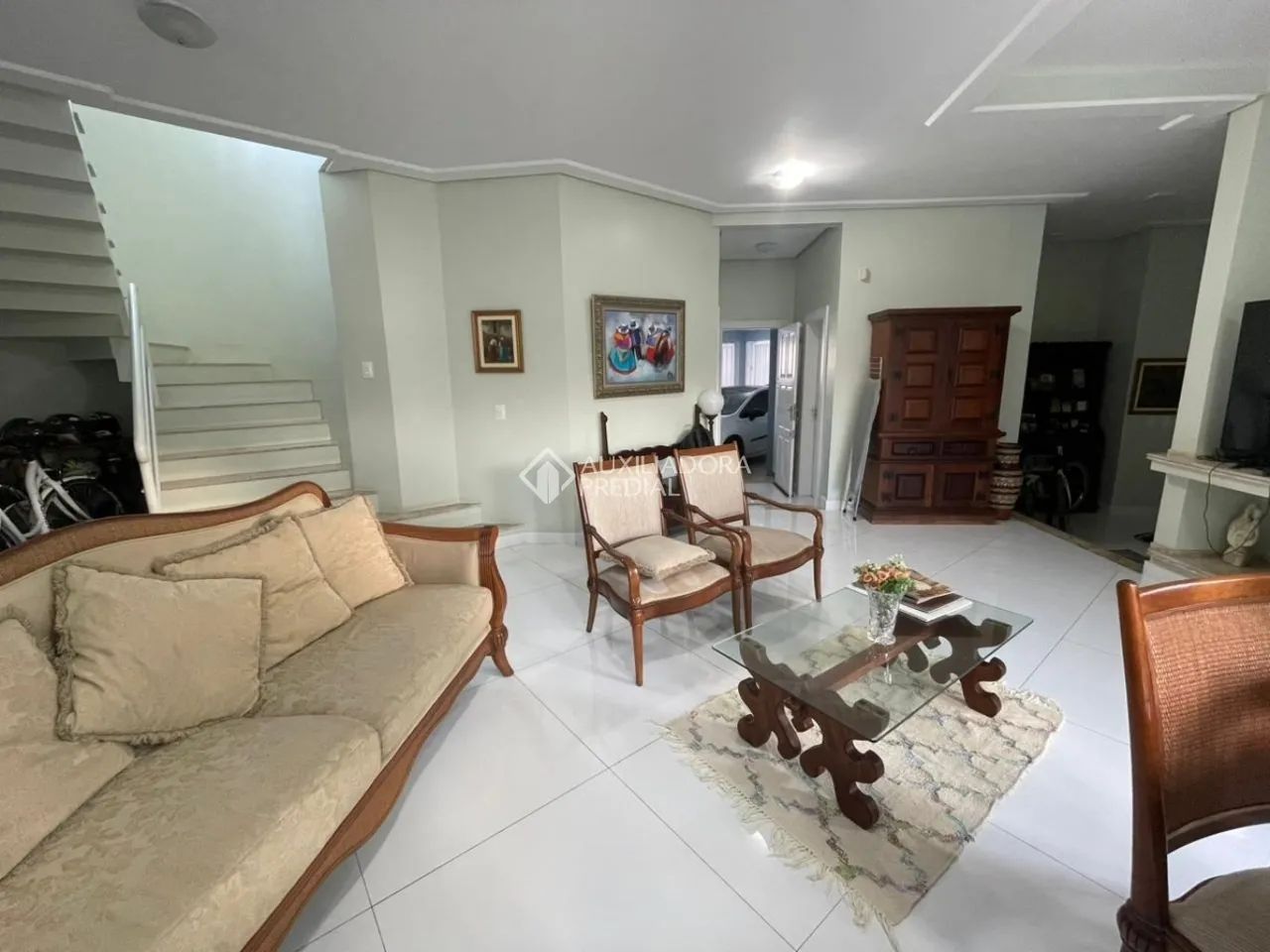 LINDA CASA 4 SUÍTES EM JURERÊ INTERNACIONAL.