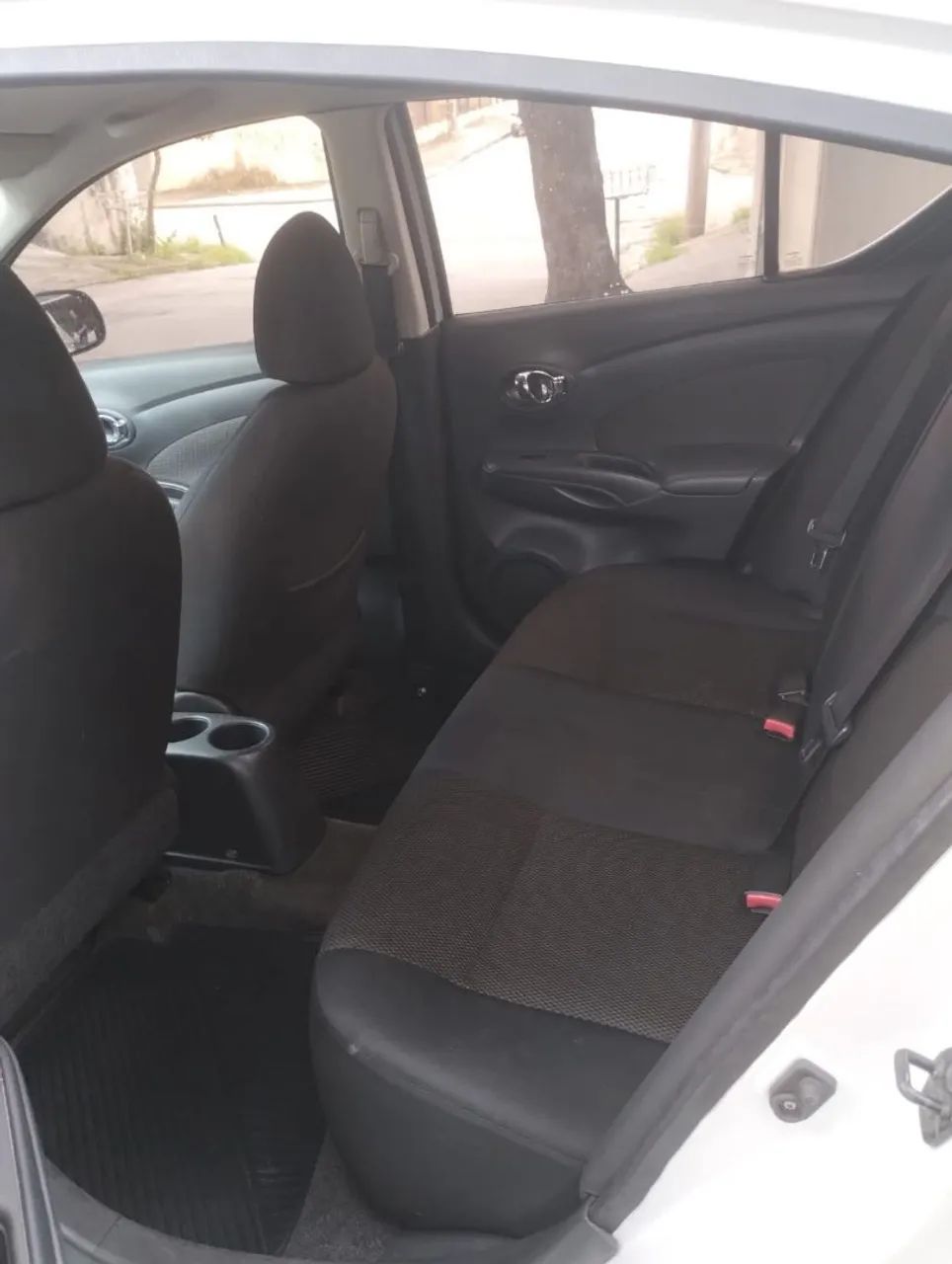 Nissan Versa SL 1.6 16V Flex Fuel 4P Mec. 2013 - Foto 8
