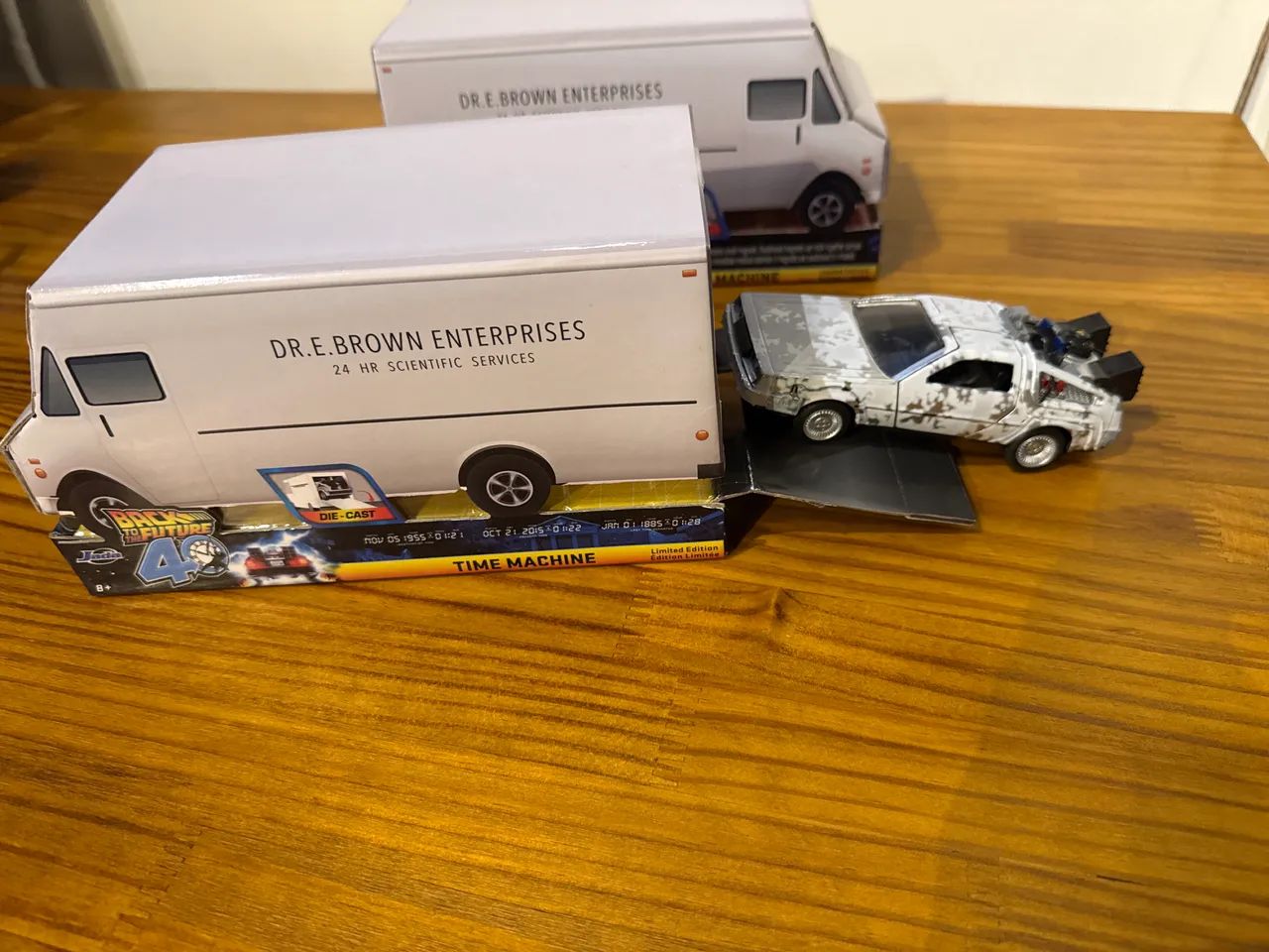 Jada Back to the Future - 40th a anniversary . Van doc brown com